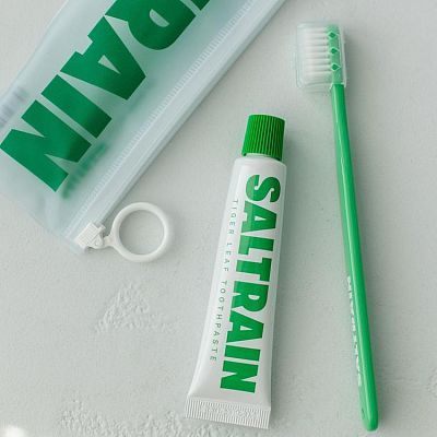 Saltrain Travel Kit Green Дорожный набор: зубная паста + щетка 30 г