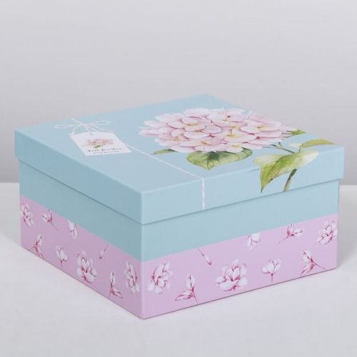 Подарочная коробка "Нежность. Цветы" 22 х 22 х 12 см